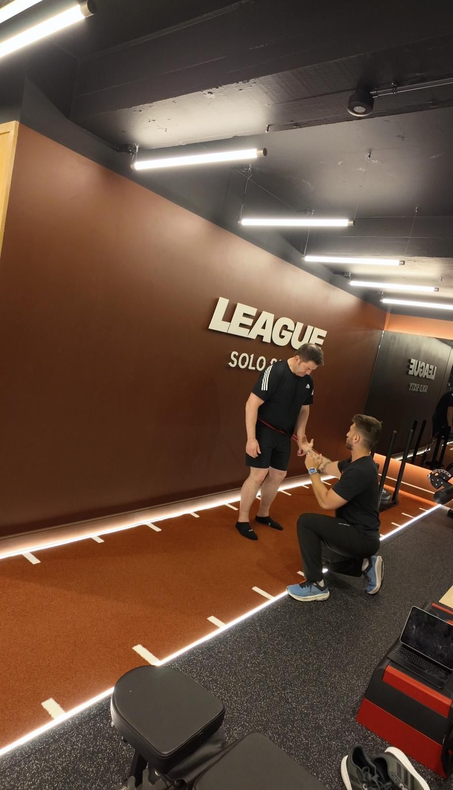 Giacomo Di Mauro coaching a client